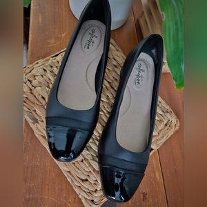 Women's black flat shoes